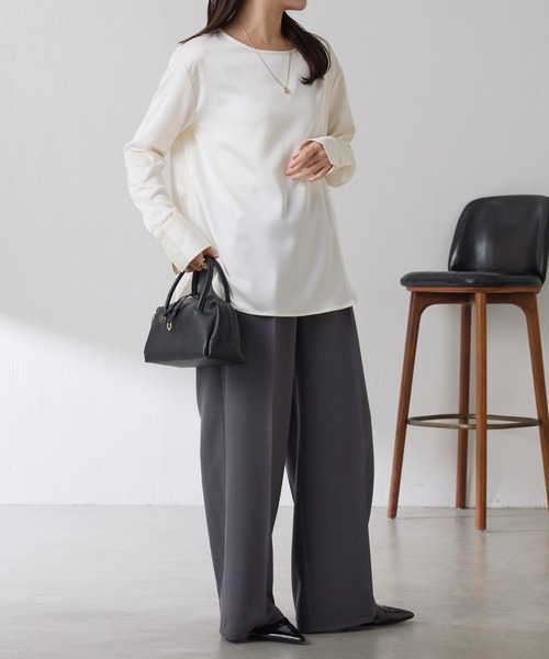 COLLAGE GALLARDAGALANTE（コラージュガリャルダガランテ）の「サテンサイドドロストTブラウス（シャツ/ブラウス・レディース・ダークブラウン/オフホワイト・FREE）」の10枚目の写真