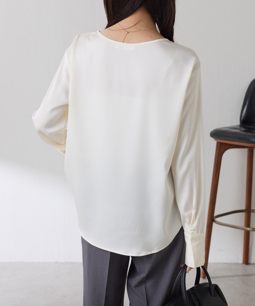 COLLAGE GALLARDAGALANTE（コラージュガリャルダガランテ）の「サテンサイドドロストTブラウス（シャツ/ブラウス・レディース・ダークブラウン/オフホワイト・FREE）」の6枚目の写真