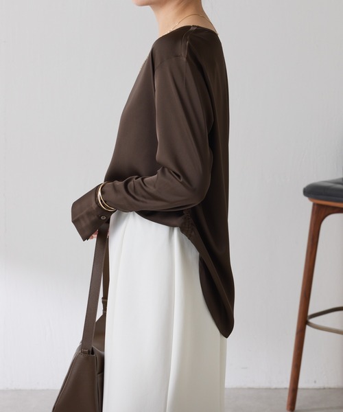 COLLAGE GALLARDAGALANTE（コラージュガリャルダガランテ）の「サテンサイドドロストTブラウス（シャツ/ブラウス・レディース・ダークブラウン/オフホワイト・FREE）」の21枚目の写真