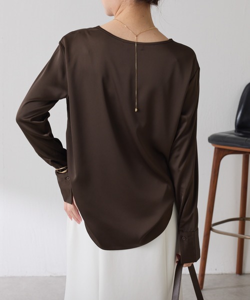 COLLAGE GALLARDAGALANTE（コラージュガリャルダガランテ）の「サテンサイドドロストTブラウス（シャツ/ブラウス・レディース・ダークブラウン/オフホワイト・FREE）」の22枚目の写真