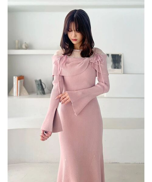 MERCURYDUO(マーキュリーデュオ)の「レース切替オフショルニットワンピース(ワンピース・レディース・アイボリー/チャコールグレー/ピンク/ブラック・SMALL/MEDIUM)」の7枚目の写真