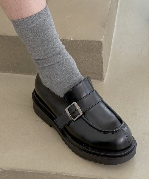 SHOEHI（シューハイ）の「[ムシンサ独占](255 280)アイビー ベルト ハイトアップ ローファー(2Colors)_LM7526（ローファー・メンズ・ブラック/ブラック系その他・27.5cm/28cm/25.5cm/26cm/26.5cm/27cm）」の3枚目の写真