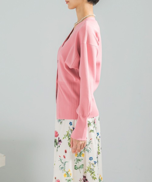 URBAN RESEARCH ROSSO WOMEN（アーバンリサーチ　ロッソ）の「Vネックリブフロント釦デザインニット（カーディガン/ボレロ・レディース・ベージュ系その他/ピンク・FREE）」の17枚目の写真