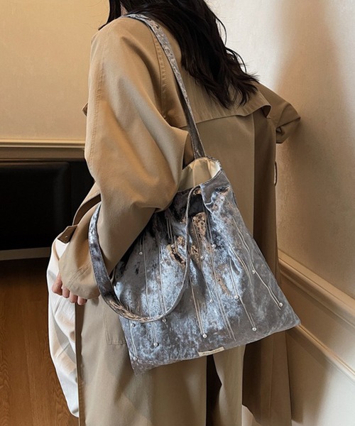 c.u.l(シーユーエル)の「A4収納可 ベロア調 パール付き トートバッグ cula1373(トートバッグ・レディース・ライトグリーン/グリーン/ブラック/ブラウン/グレー/レッド・FREE)」の12枚目の写真