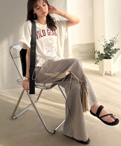 mily bilet(ミウィビレット)の「【mily bilet】甘辛バランスが叶う!綿100% 体型カバー裾ドロストフリルプリントTシャツ(Tシャツ/カットソー・レディース・チャコール/オフホワイト/ネイビー/オートミール・LARGE/MEDIUM/X-LARGE/SMALL)」の16枚目の写真