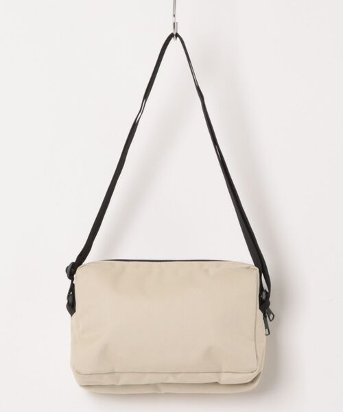KELTY(ケルティ)の「GO OUT掲載モデル【KELTY】ES RECTANGLE ZIP SHOULDER S ミニショルダーバッグ 軽量(ショルダーバッグ・レディース・マスタード/ネイビー/ベージュ/ブラック系/セージグリーン/レオパード/タン/アニマル/スカイブルー/オリーブ/ブラウン系/ブラック/ホワイト系・ONE SIZE)」の14枚目の写真