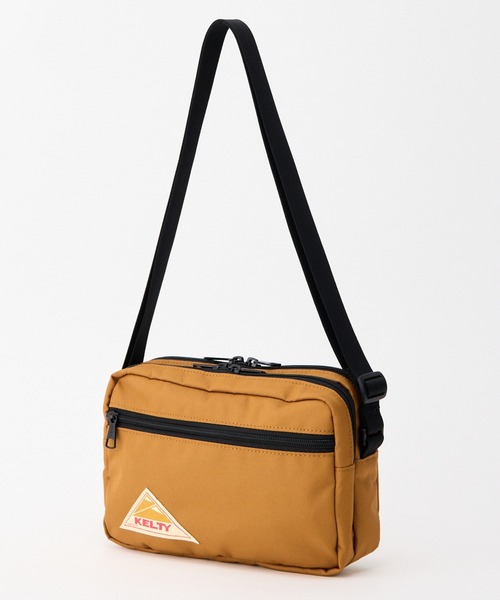 KELTY(ケルティ)の「GO OUT掲載モデル【KELTY】ES RECTANGLE ZIP SHOULDER S ミニショルダーバッグ 軽量(ショルダーバッグ・レディース・マスタード/ネイビー/ベージュ/ブラック系/セージグリーン/レオパード/タン/アニマル/スカイブルー/オリーブ/ブラウン系/ブラック/ホワイト系・ONE SIZE)」の5枚目の写真