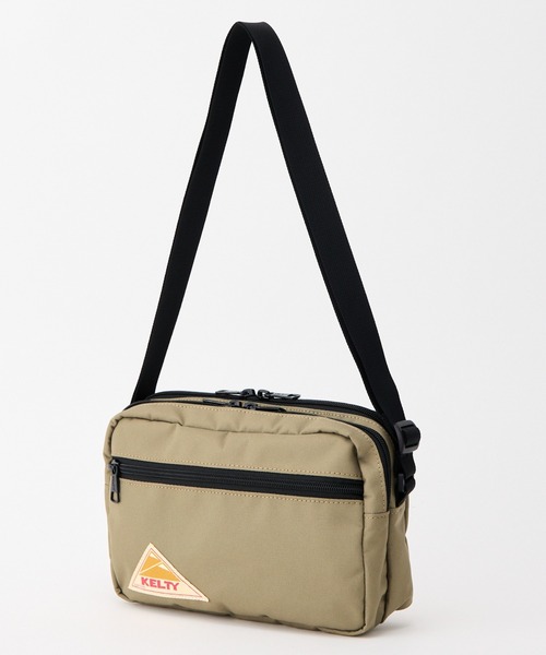 KELTY(ケルティ)の「GO OUT掲載モデル【KELTY】ES RECTANGLE ZIP SHOULDER S ミニショルダーバッグ 軽量(ショルダーバッグ・レディース・マスタード/ネイビー/ベージュ/ブラック系/セージグリーン/レオパード/タン/アニマル/スカイブルー/オリーブ/ブラウン系/ブラック/ホワイト系・ONE SIZE)」の6枚目の写真