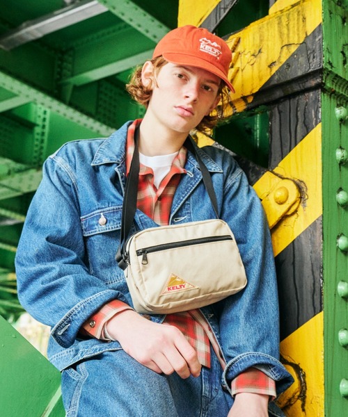 KELTY(ケルティ)の「GO OUT掲載モデル【KELTY】ES RECTANGLE ZIP SHOULDER S ミニショルダーバッグ 軽量(ショルダーバッグ・レディース・マスタード/ネイビー/ベージュ/ブラック系/セージグリーン/レオパード/タン/アニマル/スカイブルー/オリーブ/ブラウン系/ブラック/ホワイト系・ONE SIZE)」の17枚目の写真