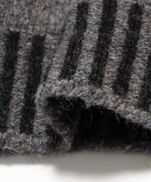 fennica(フェニカ)の「【別注】Jamieson's Knitwear / リブ ストライプ Uネック ベスト(ベスト・レディース・グレー・L(42))」の10枚目の写真