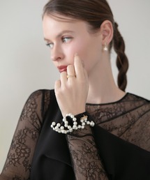 Leja（レジャ）の「【LEJA】エッジパールボリュームシュシュ結婚式 パーティー 成人式 二次会 同窓会 お呼ばれ オケージョン 20代 30代（シュシュ）」