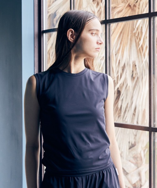 Julier Yoga and Relax(ジュリエヨガアンドリラックス)の「Julier アクティブフロータンクトップ(タンクトップ・レディース・ブラック/ブルー/ホワイト・1/0)」の1枚目の写真
