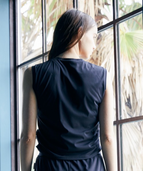 Julier Yoga and Relax(ジュリエヨガアンドリラックス)の「Julier アクティブフロータンクトップ(タンクトップ・レディース・ブラック/ブルー/ホワイト・1/0)」の8枚目の写真