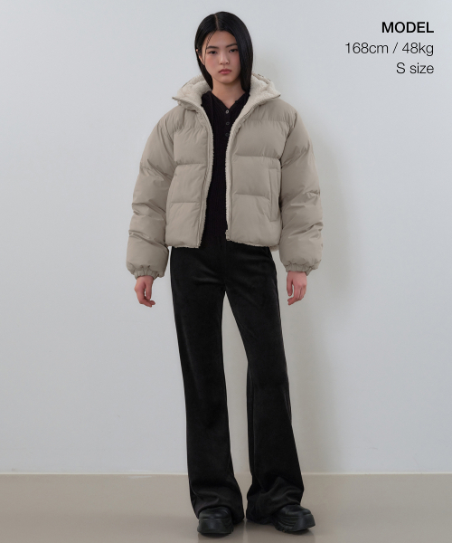 MUSINSA STANDARD WOMAN（ムシンサスタンダードウーマン）の「ウィメンズデイリープファーリバーシブルフリースフード付きショートパディングジャケット[ダスティベージュ/クリーム]（ダウンジャケット/コート・レディース・その他・X-SMALL/SMALL/MEDIUM/LARGE）」の2枚目の写真