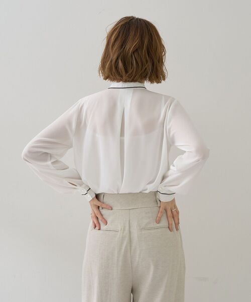 YECCA VECCA(イェッカヴェッカ)の「配色ラインボウタイブラウス(シャツ/ブラウス・レディース・オフホワイト/ラベンダー/ネイビー・FREE)」の14枚目の写真