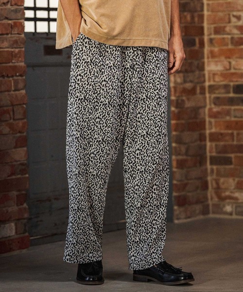 CAMBIO（カンビオ）の「mp14604- Leopard Pleats Wide Straight Pants ロングパンツ(2026GIM-013)（その他パンツ・メンズ・ホワイト/ブラック/ブラウン・S/M/L）」の2枚目の写真