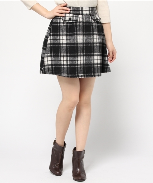 one after another NICE CLAUP（ワンアフターアナザーナイスクラップ）の「【ナイスクラップ】シャギーチェックミニスカート（スカート・レディース・オフホワイト/キャメル・FREE）」の4枚目の写真