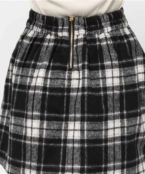 one after another NICE CLAUP（ワンアフターアナザーナイスクラップ）の「【ナイスクラップ】シャギーチェックミニスカート（スカート・レディース・オフホワイト/キャメル・FREE）」の9枚目の写真