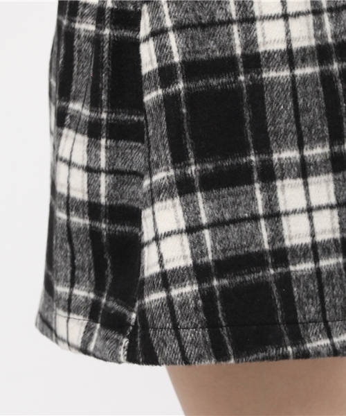 one after another NICE CLAUP（ワンアフターアナザーナイスクラップ）の「【ナイスクラップ】シャギーチェックミニスカート（スカート・レディース・オフホワイト/キャメル・FREE）」の10枚目の写真