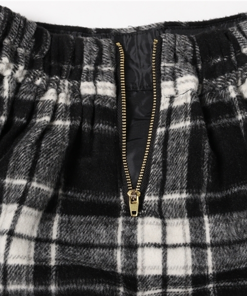 one after another NICE CLAUP（ワンアフターアナザーナイスクラップ）の「【ナイスクラップ】シャギーチェックミニスカート（スカート・レディース・オフホワイト/キャメル・FREE）」の11枚目の写真