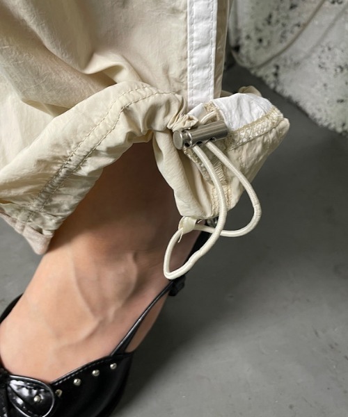 ROGER AND RAW（ロジャーアンドロウ）の「ナイロン切り替えトラックパンツ（その他パンツ・レディース・カーキ/ブラック/ネイビー/ベージュ・FREE）」の15枚目の写真