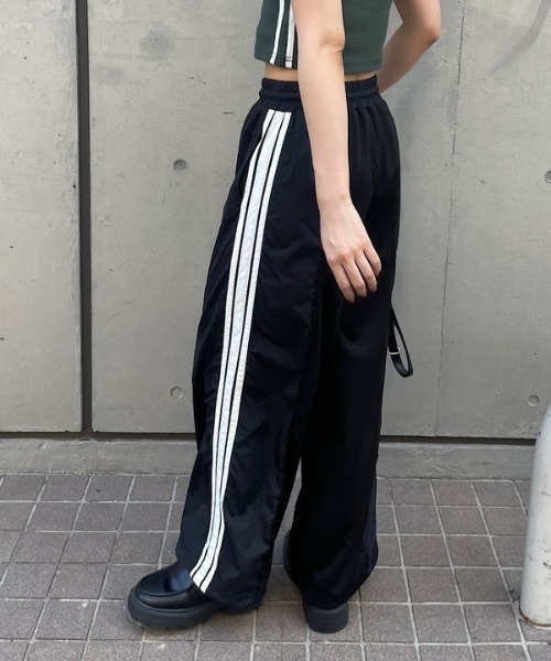 ROGER AND RAW（ロジャーアンドロウ）の「ナイロン切り替えトラックパンツ（その他パンツ・レディース・カーキ/ブラック/ネイビー/ベージュ・FREE）」の16枚目の写真