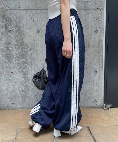 ROGER AND RAW（ロジャーアンドロウ）の「ナイロン切り替えトラックパンツ（その他パンツ・レディース・カーキ/ブラック/ネイビー/ベージュ・FREE）」の22枚目の写真