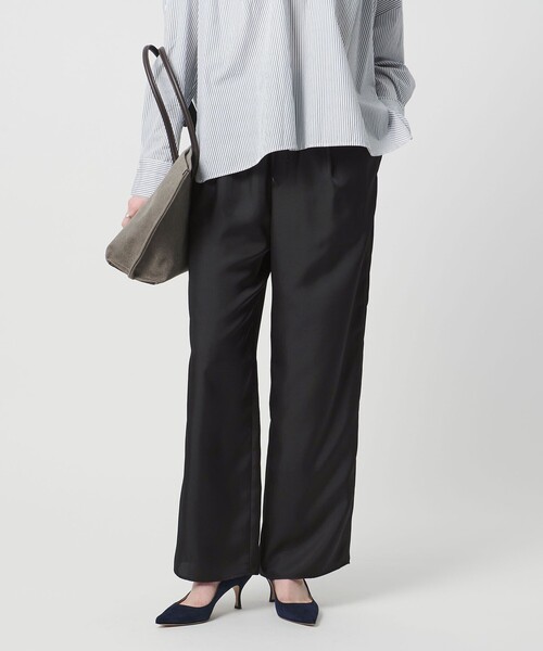 UNITED ARROWS(ユナイテッドアローズ)の「シルクライク イージーパンツ(その他パンツ・レディース・グレー/オフホワイト/ブラック/ライム/ダークブラウン・36/34/38)」の3枚目の写真