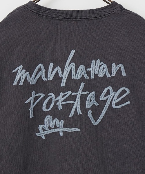 ManhattanPassage（マンハッタンパッセージ）の「[MANHATTAN PORTAGE/マンハッタンポーテージ] 別注 ピグメント染め 手書き風バックロゴ刺繍ロンT（Tシャツ/カットソー・レディース・ベージュ/チャコールグレー/アイボリー・S/XL/L/M）」の5枚目の写真