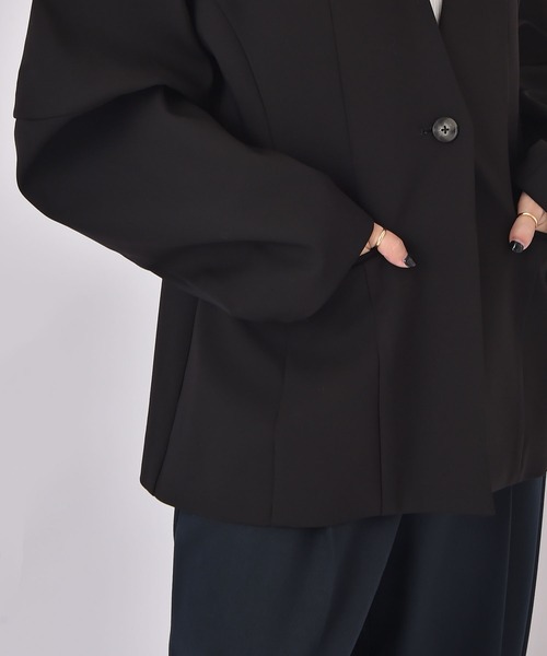 AKTE(アクテ)の「コクーンスリーブノーカラージャケット(ノーカラージャケット・レディース・キャメル/ブラック・2/1)」の18枚目の写真