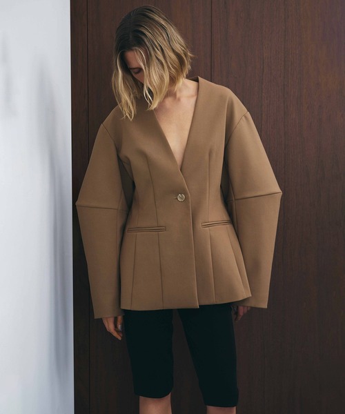 AKTE(アクテ)の「コクーンスリーブノーカラージャケット(ノーカラージャケット・レディース・キャメル/ブラック・2/1)」の11枚目の写真