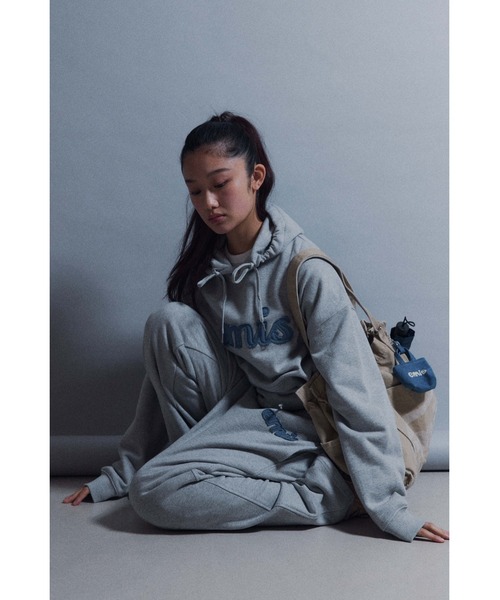 EMIS（イミス）の「COLOR-BLOCK APPLIQUE HOODIE（スウェット・レディース・アイボリー/グレー/チャコール・LARGE/MEDIUM/SMALL）」の11枚目の写真