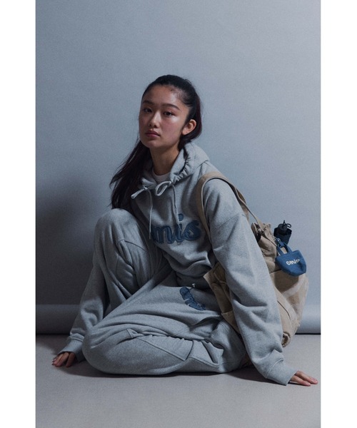 EMIS（イミス）の「COLOR-BLOCK APPLIQUE HOODIE（スウェット・レディース・アイボリー/グレー/チャコール・LARGE/MEDIUM/SMALL）」の12枚目の写真