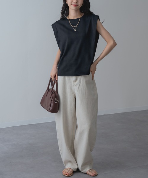 ANNA LUNA（アンナルナ）の「【ANNA LUNA】 肩タック で魅せる大人の 抜け感 トップス（Tシャツ/カットソー・レディース・ブラック/オフホワイト/グレー・MEDIUM）」の14枚目の写真