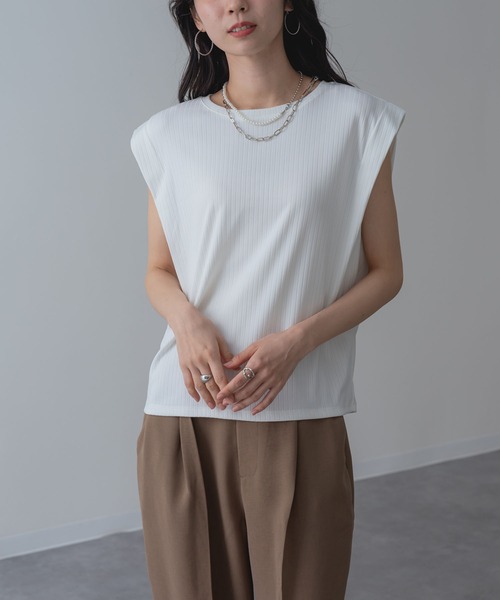 ANNA LUNA（アンナルナ）の「【ANNA LUNA】 肩タック で魅せる大人の 抜け感 トップス（Tシャツ/カットソー・レディース・ブラック/オフホワイト/グレー・MEDIUM）」の10枚目の写真
