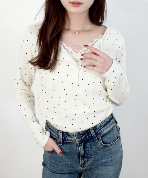 Reurie'(レウリィ)の「ドットパターンレイヤードトップ 春服 春 夏 トップス カジュアル(シャツ/ブラウス・レディース・ブラック/アイボリー・FREE)」の4枚目の写真