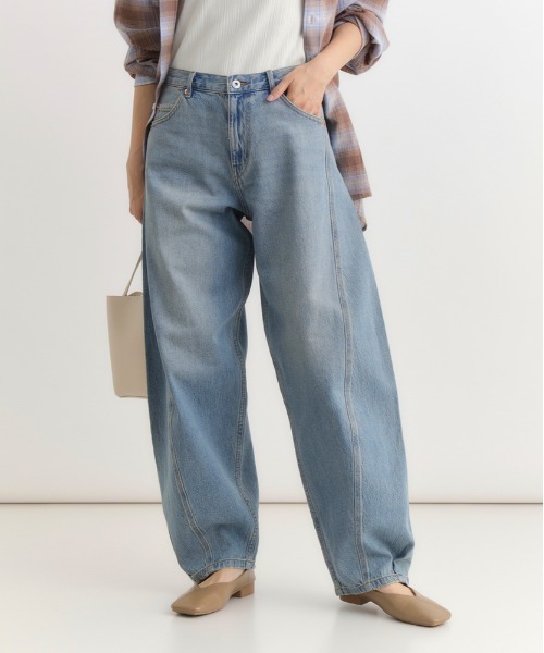 Right-on(ライトオン)の「【HONEYSUCKLE ROSE】デニム コクーンパンツ (サイドカーブ / モードシルエット / ヴィンテージ風)(デニムパンツ・レディース・ノンウォッシュ/ダークインディゴブルー・S/M/XL/L)」の2枚目の写真