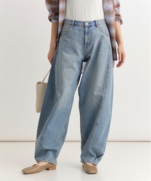 Right-on(ライトオン)の「【HONEYSUCKLE ROSE】デニム コクーンパンツ (サイドカーブ / モードシルエット / ヴィンテージ風)(デニムパンツ・レディース・ノンウォッシュ/ダークインディゴブルー・S/M/XL/L)」の9枚目の写真