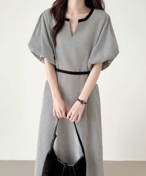ABITOKYO(アビトーキョー)の「配色キーネックストラップ柄ワンピース(ワンピース・レディース・ブラック/ベージュ・M/L)」の2枚目の写真
