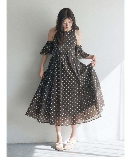LAGUNAMOON(ラグナムーン)の「3WAYシアードットプリントギャザーフレアワンピース 【夏服】(ワンピース・レディース・ブラウン/ホワイト・MEDIUM/SMALL)」の4枚目の写真