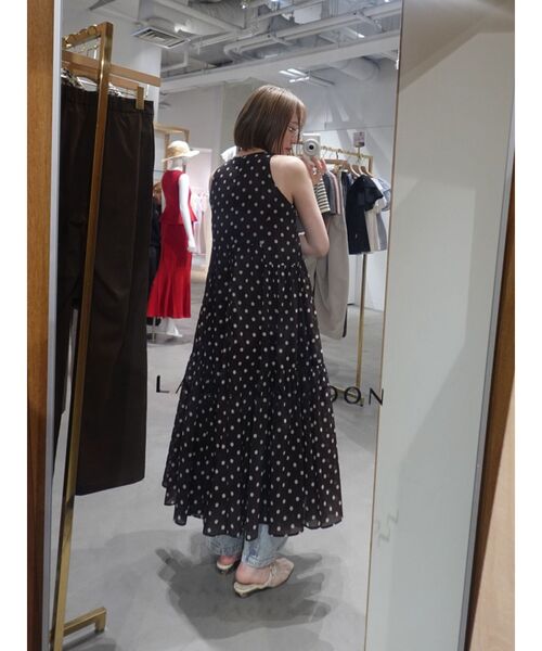 LAGUNAMOON(ラグナムーン)の「3WAYシアードットプリントギャザーフレアワンピース 【夏服】(ワンピース・レディース・ブラウン/ホワイト・MEDIUM/SMALL)」の13枚目の写真