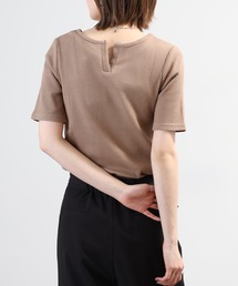 OMNES（オムネス）の「OMNES Another Edition 後ろV開き リブカットソー 半袖プルオーバー（Tシャツ/カットソー）」