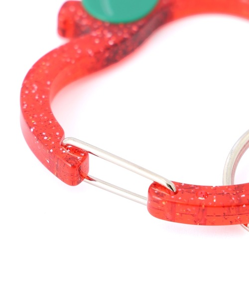 MILKFED.(ミルクフェド)の「GLITTER APPLE CARABINER RED(キーホルダー・レディース・レッド・ONE SIZE)」の2枚目の写真