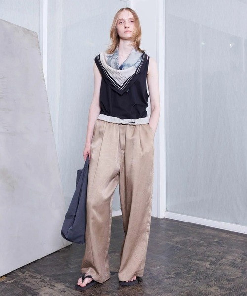 VOAAOV(ヴォアーブ)の「【VOAAOV】PIGMENT CUPRO Tuck Wide Pants(デニムパンツ・メンズ・チャコールグレー/ネイビー/キャメル・0/1/2)」の3枚目の写真