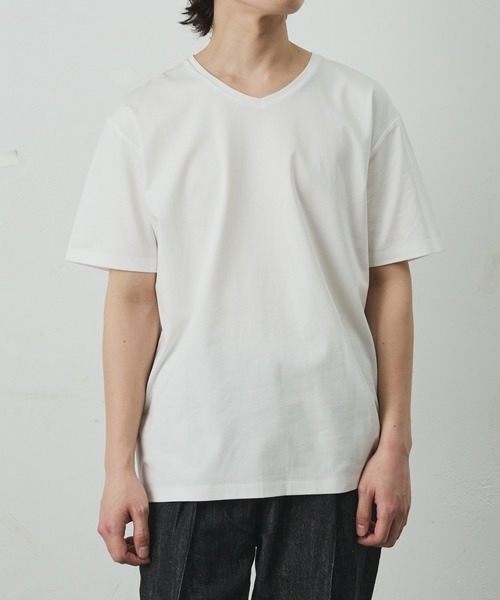 COLONY 2139(コロニートゥーワンスリーナイン)の「スマートVネック半袖Tシャツ(Tシャツ/カットソー・メンズ・ホワイト/ブラック/チャコールグレー・SMALL/LARGE/MEDIUM)」の1枚目の写真