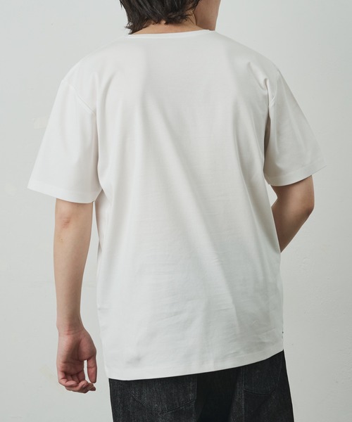 COLONY 2139(コロニートゥーワンスリーナイン)の「スマートVネック半袖Tシャツ(Tシャツ/カットソー・メンズ・ホワイト/ブラック/チャコールグレー・SMALL/LARGE/MEDIUM)」の6枚目の写真