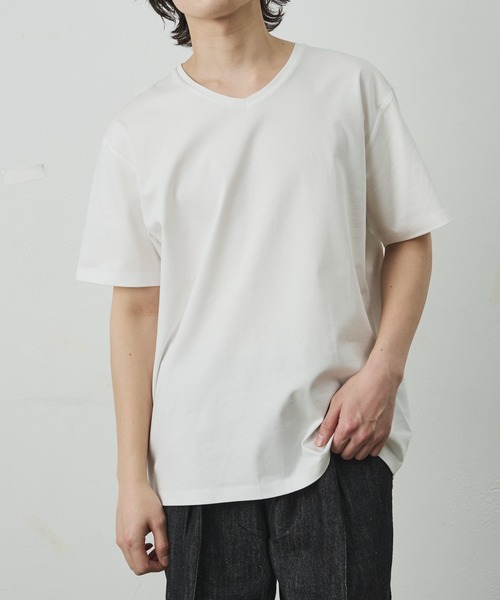 COLONY 2139(コロニートゥーワンスリーナイン)の「スマートVネック半袖Tシャツ(Tシャツ/カットソー・メンズ・ホワイト/ブラック/チャコールグレー・SMALL/LARGE/MEDIUM)」の4枚目の写真