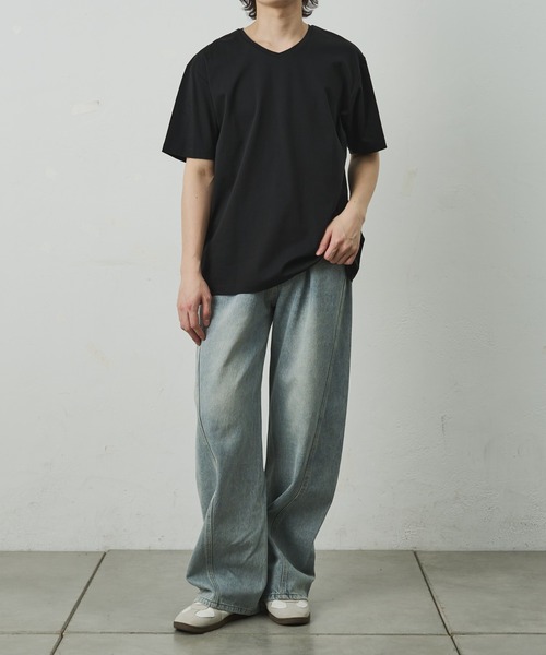 COLONY 2139(コロニートゥーワンスリーナイン)の「スマートVネック半袖Tシャツ(Tシャツ/カットソー・メンズ・ホワイト/ブラック/チャコールグレー・SMALL/LARGE/MEDIUM)」の15枚目の写真