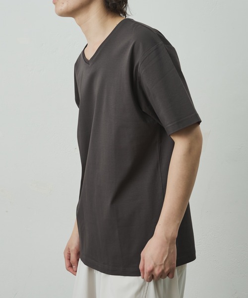 COLONY 2139(コロニートゥーワンスリーナイン)の「スマートVネック半袖Tシャツ(Tシャツ/カットソー・メンズ・ホワイト/ブラック/チャコールグレー・SMALL/LARGE/MEDIUM)」の19枚目の写真