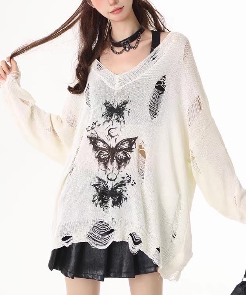 Alvia(アルビア)の「Vネックダメージ風バタフライプリント ニットトップス(ニット/セーター・レディース・ホワイト/ブラック・M)」の1枚目の写真